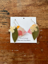 Load image into Gallery viewer, Laminated Pressed Flowers