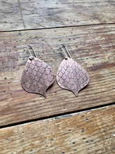 Load image into Gallery viewer, Copper earrings with pressed snake shedding
